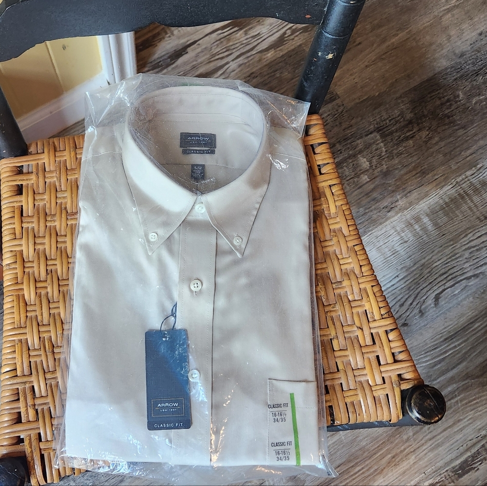 Arrow Men's Classic Fit Dress Shirt